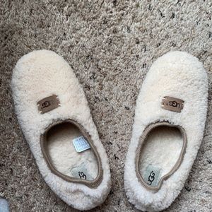 UGG slippers size 9